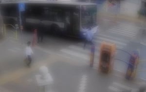 בני ברק: הילד הועף על יד האוטובוס