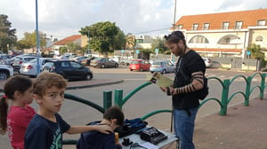 מ'יש עתיד' ועד 'ישראל ביתנו': כל הפעילים מניחים 'תפילין'