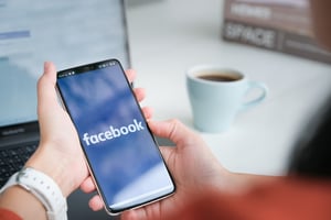 "רגע עצוב" פייסבוק ו'וואטסאפ' בגל פיטורין; 11 אלף יפוטרו