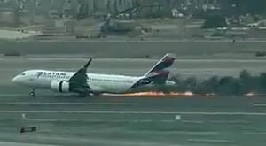 מטורף: מטוס ניסה להמריא בפרו ופגע בכבאית | תיעוד