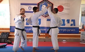 פרק 4 • תנועות בסיס שלב ב' יחד עם המאמן החרדי בן אלהרר