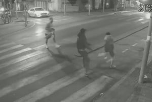 ללא סיבה נראית לעין: תקפו שני הולכי רגל במעבר חציה