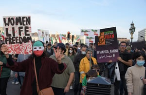 מחאות נגד המשטר בסמוך לשגרירות איראן, בריטניה