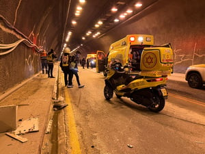 כביש המנהרות: פועלים נפגעו מרכב - ונמצאו ללא רוח חיים