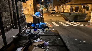 ההפגנה הסתיימה באסון: אישה נפצעה קשה מאד ככל הנראה מהתדרדרות פח