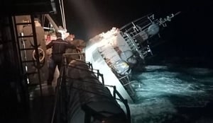 אוניית קרב של צבא תאילנד התהפכה, עשרות נעדרים במים