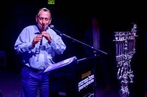 במופע של פריד בתל אביב: חולדאי ניגן "מעוז צור" בחלילית • צפו