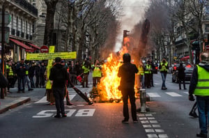 מהומות בפריז. אילוסטרציה