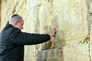 ראש הממשלה בנימין נתניהו ורעייתו ביקרו בכותל