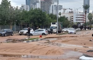 צינור מים התפוצץ; צירים מרכזיים בתל אביב - נחסמו
