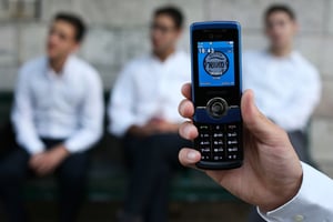 הצעירים החילונים מתלהבים מהטלפונים ה'כשרים'