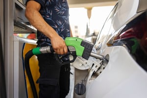 הדלק ממשיך לקרוע את הארנק: המחיר יזנק ב-33 אגורות