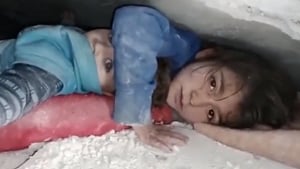 הילדה הסורית מתחת להריסות