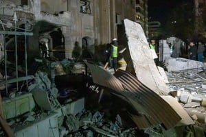 חמישה הרוגים ב"תקיפה ישראלית" בסוריה; תיעוד חריג מזירת ההרס