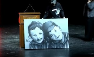 מרגש: אמן הגרפיטי העניק לדבורה פאלי את ציור ילדיה