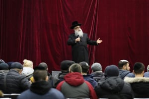 הרב ליהודי אוקראינה: גם סטלין מת בפורים; מתפללים לנס