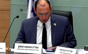 רוטמן עצר את הדיון באולם הכנסת והחל לקרוא תהלים • צפו