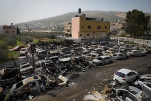חווארה - היום שאחרי הפיגוע והמהומות: הרס, שקט ומצוד אחר המחבל
