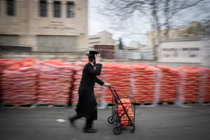 חלוקת קמחא דפסחא | אילוסטרציה