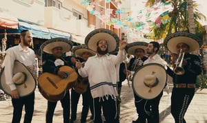 יודי ביאלוסטוצקי בקליפ מקסיקני מלהיב: "אמת"