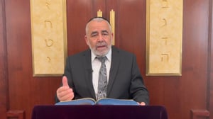צו: הרב שלמה זביחי עם פרשת השבוע בפרסית