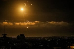 לילה סוער בדרום: כ-20 רקטות נורו לשטח ישראל מרצועת עזה