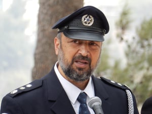 רב המשטרה לרבנים וגבאים: להגיע עם נשק לבית הכנסת