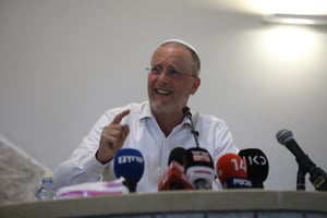 האב בלוויה