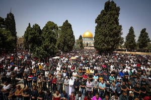 כוננות שיא בירושלים; כרזת ענק של חמאס בהר הבית - אלפי שוטרים פרושים בשטח