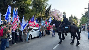 ליד מעון ראש הממשלה: מפגינים פרצו מחסומים; שוטרים הדפו אותם ועיכבו שניים