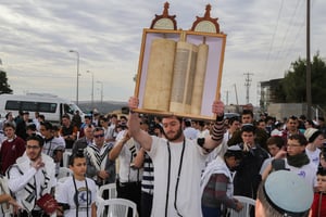 איך נוצר ההבדל בקריאת התורה בין ארץ ישראל לחו"ל?