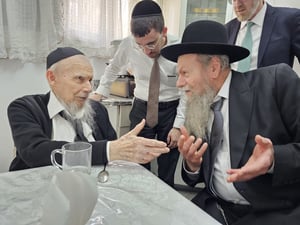 הרב מרדכי שמואל אדלשטיין, עם דודו מרן רה"י | ארכיון