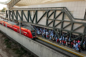 אחרי ההפגנות: תנועת הרכבות הושבתה | 45 מפגינים נעצרו מהבוקר