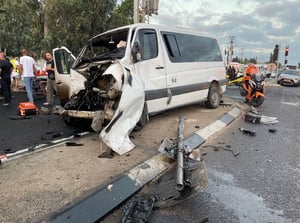 שני מיניבוסים התנגשו בכביש 4; 15 נוסעים נפצעו