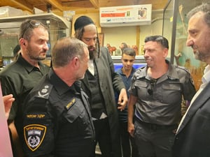 ישראל פרוש ומפכ"ל המשטרה