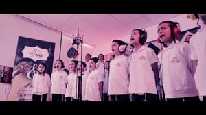 מקהלת ובוגרי "שיר הלל": "אל תיפול"