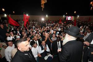 הרב פינטו עם ההמונים במרוקו