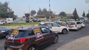מעל 70 מכוניות חסמו את הכניסה לכנסת למען בן אוליאל | תיעוד