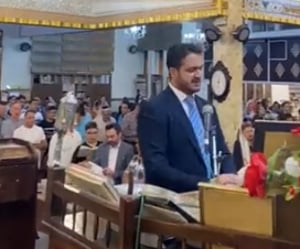 תיעוד מרגש: אמירת הסליחות בבית הכנסת המרכזי של טהרן