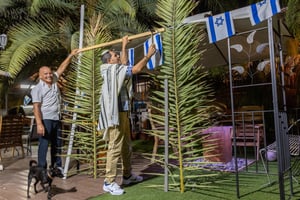 בונים סוכה, אמש במושב ישרש