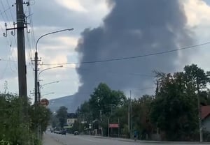 שובל עשן במערב אוקראינה