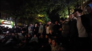 ‏ברוקלין דומעת: מאות נערים התאחדו לזכר הנרצחים הי"ד