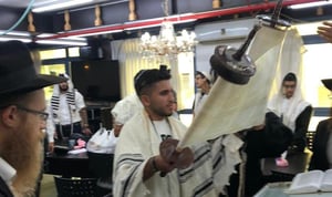 אור יהודה: ניצול הטבח במסיבה ברעים בירך הגומל בבית הכנסת