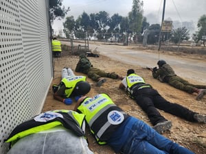 "כל רגע יש כאן צבע אדום ומיד צריכים לתפוס מחסה"