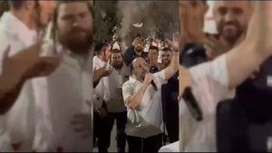 ליפא שמעלצר בריקוד סוחף עם החיילים: "אבינו שבשמים" | צפו