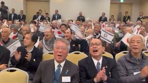 תיעוד מרגש: עשרות יפנים שרים בעברית: "הושיעה את עמך"