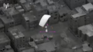 צפו: 7 טון סיוע מוצנח ללוחמים בחאן יונס במבצע מיוחד
