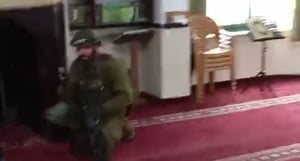 ביזיון: צה"ל הודיע כי יטפל "משמעותית" בחיילים שכרזו "שמע ישראל" במסגד בקן הטרור ג'נין
