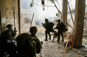 הצנחנים הצטרפו ללחימה בחאן יונס; צלפים חיסלו מחבלים
