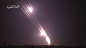 צרחות "אללה אכבר": שיגור הרקטות בחצות ממצלמות חמאסא